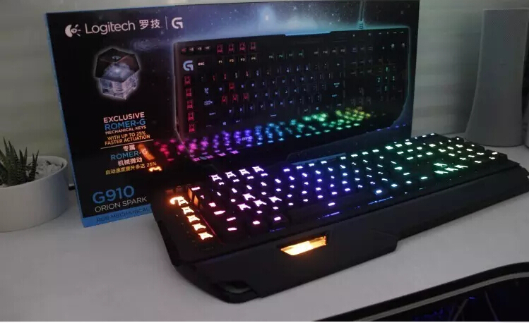 Logitech G910  Gaming Keyboard